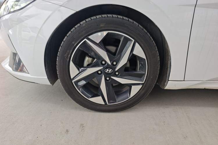 Used Hyundai Elantra 2021 1.5L CVT LUX Prestige Edition Left Front Wheel Hub