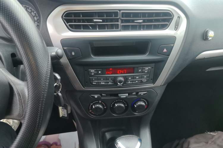 Used Peugeot 301 2016 1.6L Automatic Comfort Edition Audio And AC Panel