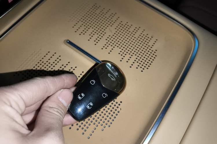 Used VOYAH Dream 2025 PHEV Four-Wheel-Drive Flagship Kunpeng Edition
