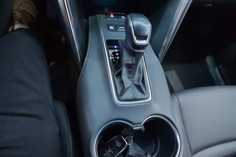 Used Toyota Venza 2022 Dual-Engine 2.5L CVT Two-Wheel Drive Luxury Edition