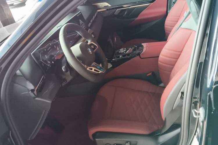 Used BMW 5 Series 2025 530Li Luxury Edition M Sport Package Left Front Seat