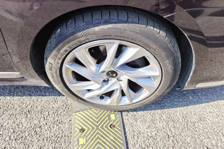 Used DS 5LS 2014 1.8L Elegant Edition VTi140