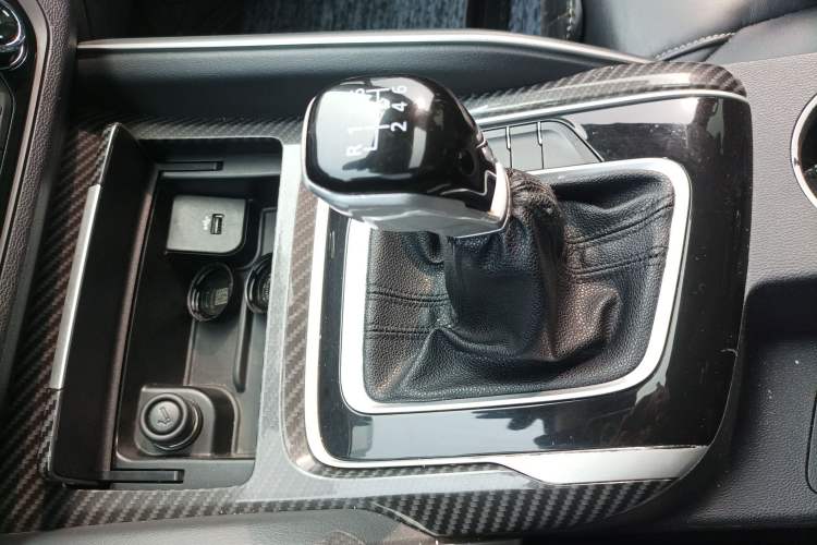 Used SAIC MAXUS D90 2017 2.0T Manual Two-Wheel Drive Mars Base Edition