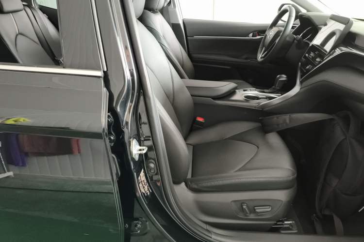 Used Toyota Camry 2021 2.0G Luxury Edition Right Front Seat