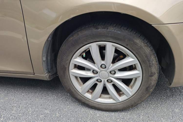 Used Geely Auto Classic Emgrand 2013 Sedan 1.8L CVT Elite Model Right Front Wheel Hub