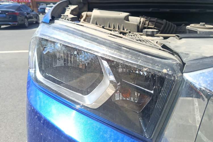 Used SAIC MAXUS T60 2017 2.4L Gasoline Manual Two-Wheel Drive High-Ride Elite Standard Van
