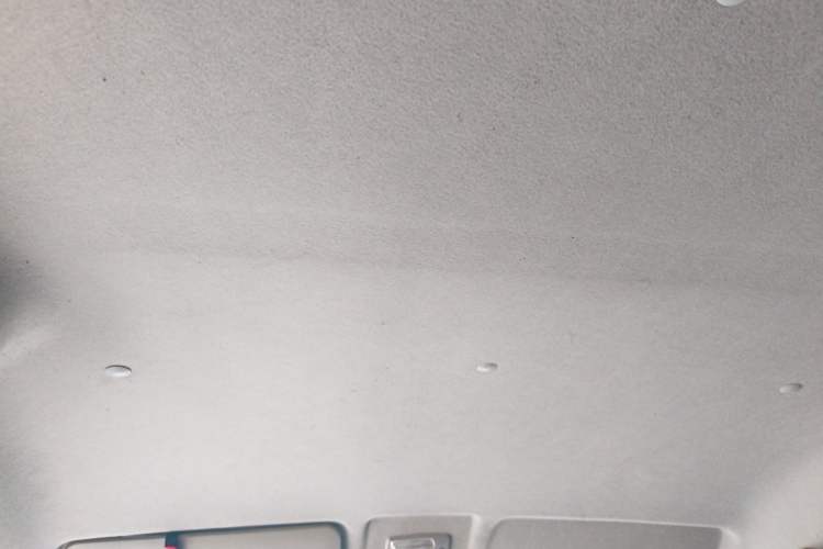 Used Jinbei Hiace X30 2023 1.5L Super-Comfortable Passenger Van 5/6/7-Seater Non-Air-Conditioned Version Model SWC15M Headliner