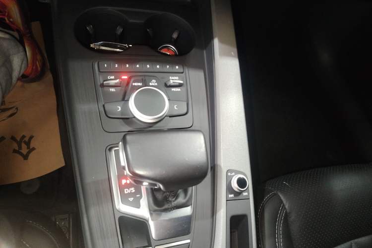 Used Audi A4L 2017 40 TFSI Ambition Edition
