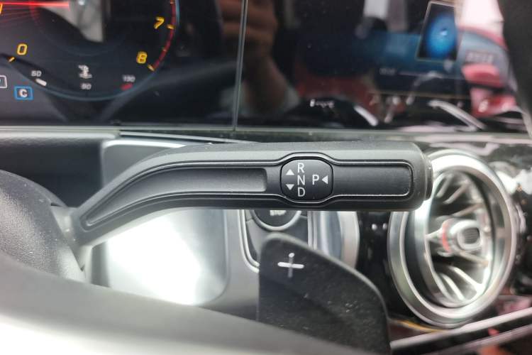 Used Mercedes-Benz GLB 2020 Updated GLB 200 Dynamic Edition Gear Lever