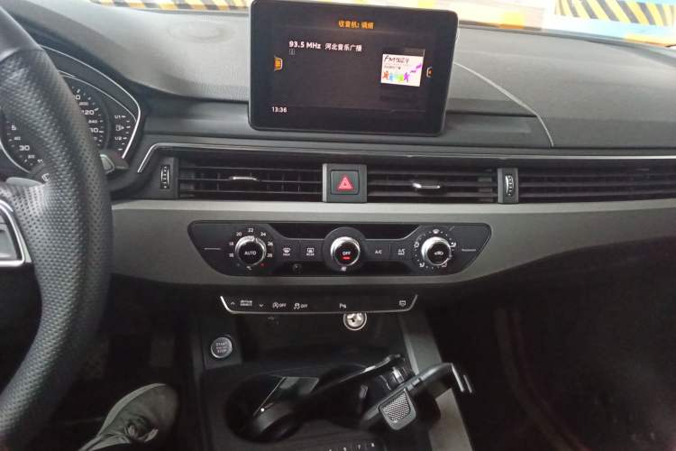 Used Audi A4L 2018 30th Anniversary Edition 40 TFSI Trendy Model Audio And AC Panel