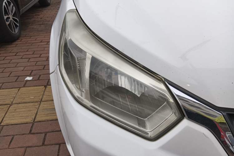 Used Venucia D50 2016 1.6L Manual Elite Edition Right Front Headlight