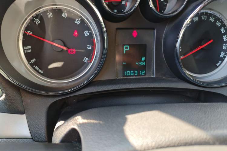 Used Buick Encore 2015 1.4T Automatic Two-Wheel Drive Urban Elite Version
