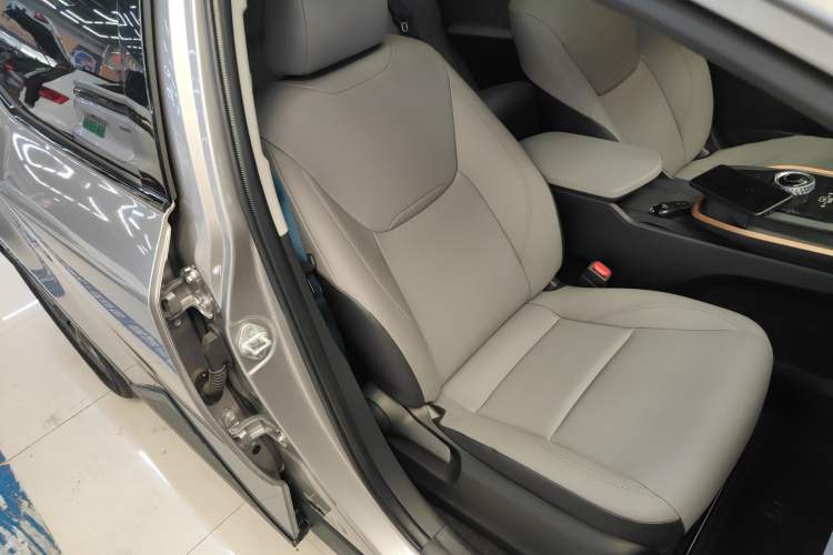 Used Toyota bZ3 2024 517 km Elite PRO Right Front Seat