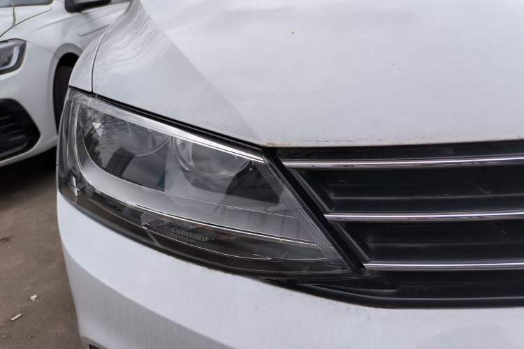 Used Volkswagen Sagitar 2018 1.6L Automatic Comfort Model Right Front Headlight