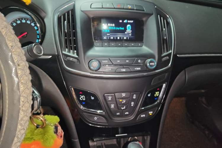 Used Buick Regal 2014 1.6T Fashionable Tech Edition Audio And AC Panel