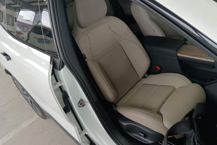 Used Volvo XC70 Plug-in Hybrid 2026 Model Four-Wheel Drive Long-Range Plus
