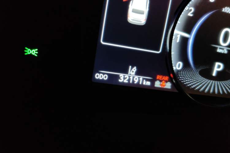 Used Lexus ES 2021 200 Excellence Edition Odometer Close Up