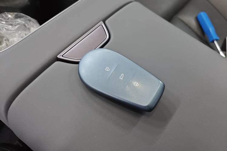 Used Nissan N6 2026 Model 180 Max Vehicle Key