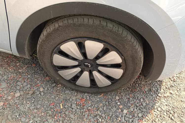 Used Wuling Bingo 2025 410 km Lingxi Deluxe Edition Right Front Wheel Hub