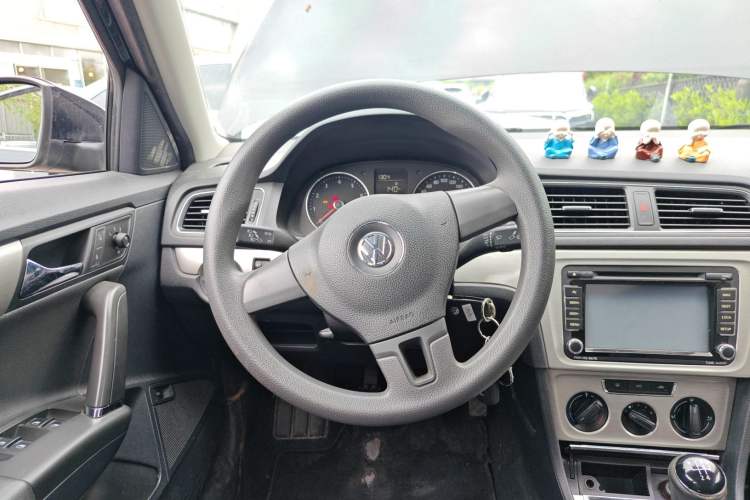 Used Volkswagen Lavida 2013 Restyled Classic 1.6L Manual Comfort Edition