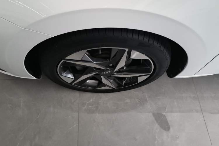 Used Hyundai Elantra 2022 1.5L CVT GLX Elite Edition Left Front Wheel Hub