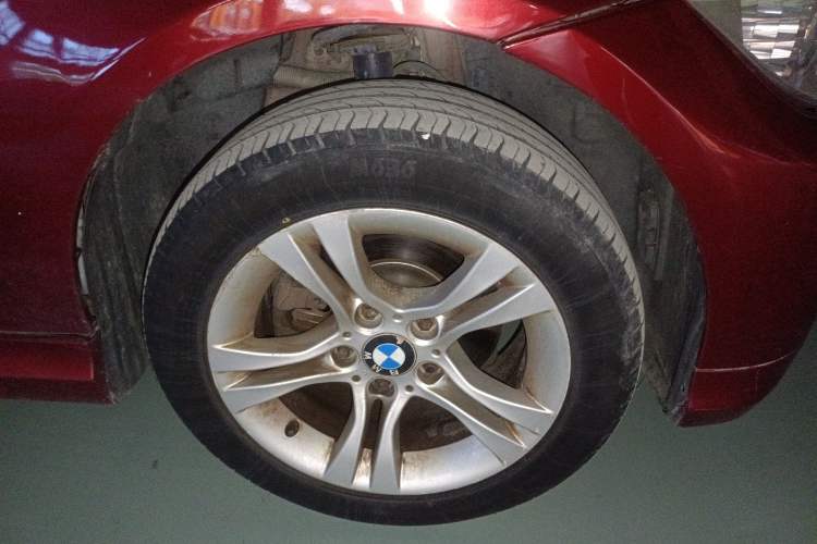 Used BMW 3 Series  Right Front Wheel Hub