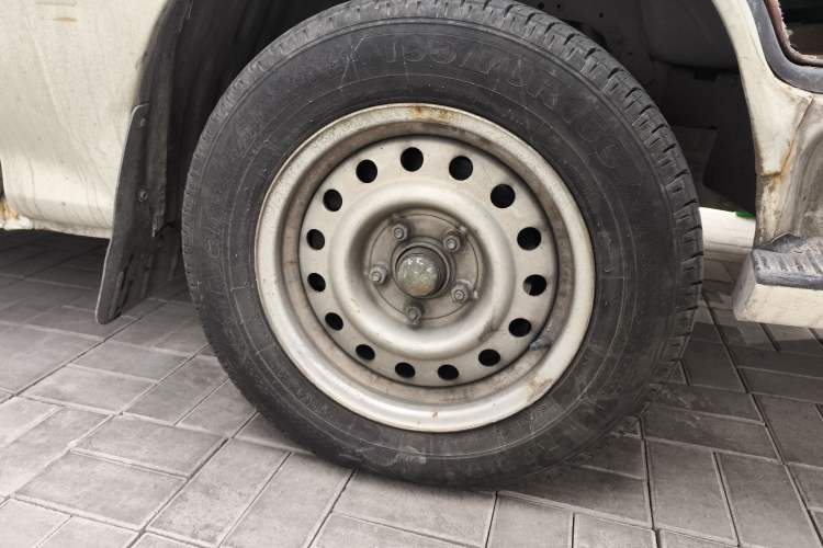 Used Golden Dragon Hiace 2021 1.8L Gasoline Version Long Wheelbase High-Roof Model LJ4A18Q6 Right Front Wheel Hub