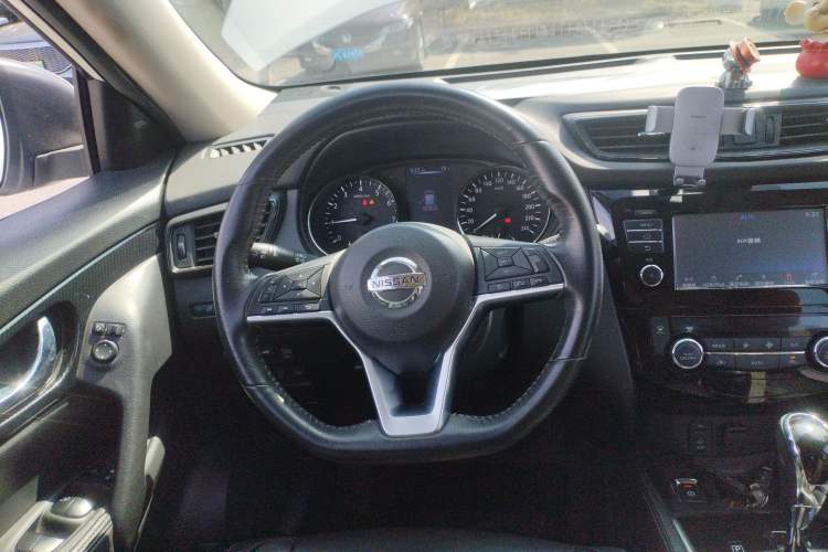Used Nissan X-Trail 2017 2.5L CVT Luxury Edition 4WD Steering Wheel