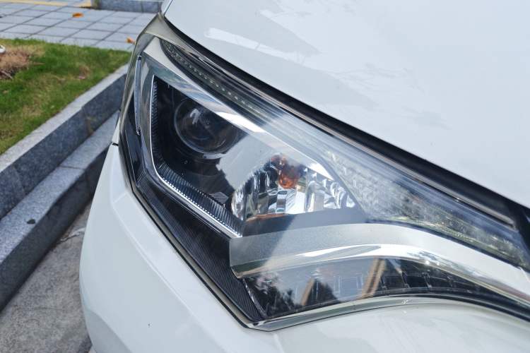 Used Toyota RAV4 2018 2.0L CVT Two-Wheel Drive Fashion X Edition
