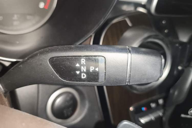 Used Mercedes-Benz GLC 2017 GLC 260 4MATIC Dynamic Edition Gear Lever