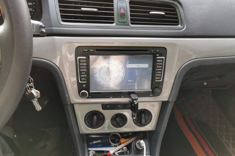 Used Volkswagen Lavida 2013 1.6L Manual Fashion Edition