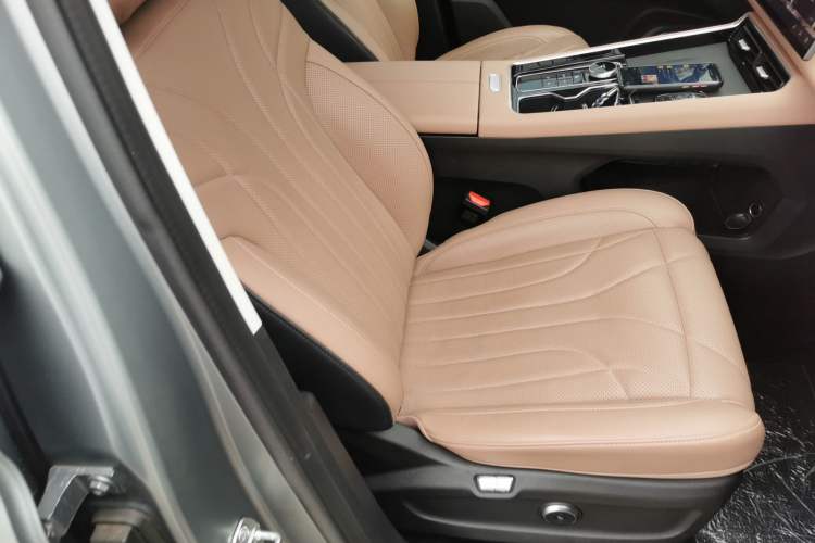 Used Chery Tiggo 8 L 2024 2.0T Two-Wheel Drive Prestige Version 5 Seats