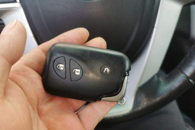 Used BYD S6 2014 2.0L Manual Luxury 5-Seater
