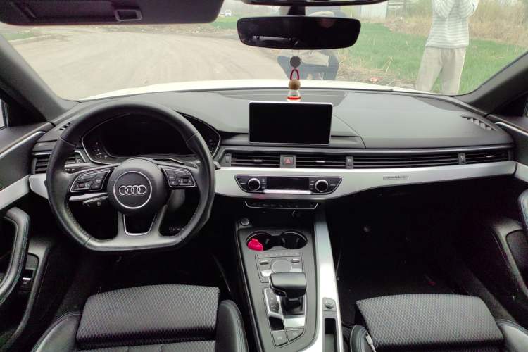 Used Audi A4L 2019 45 TFSI quattro Sport model China VI standard