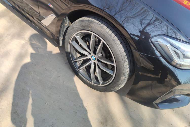 Used BMW 5 Series 2021 525Li M Sport Package Right Front Wheel Hub