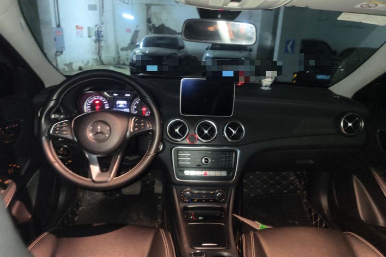 Used Mercedes-Benz GLA 2018 GLA 200 Fashion Model Center Console