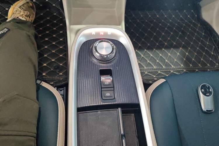 Used ORA Good Cat 2022 Morandi Edition 400km Standard Range Two-Week Young Enjoyment Version Lithium Iron Phosphate
