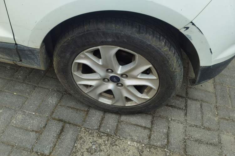 Used Ford EcoSport 2013 1.5L Manual Fashion Model Right Front Wheel Hub