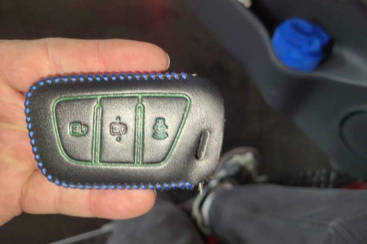 Used JAC T8 2019 2.0T Gasoline Two-Wheel Drive Prestige Version Standard Double HFC4GA3-4D