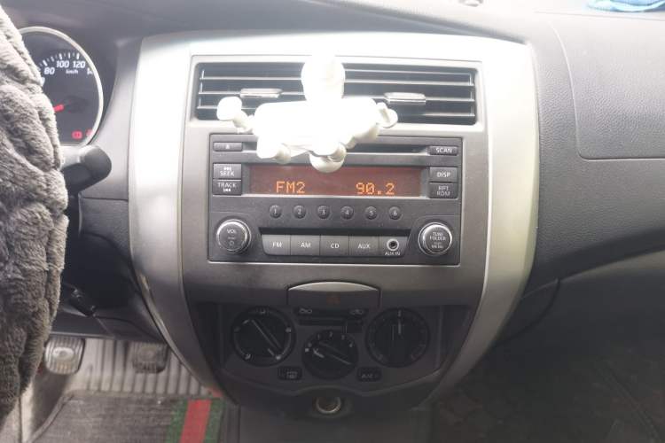 Used Nissan Livina 2013 Jingrui 1.6XL Manual Comfort Edition Audio And AC Panel