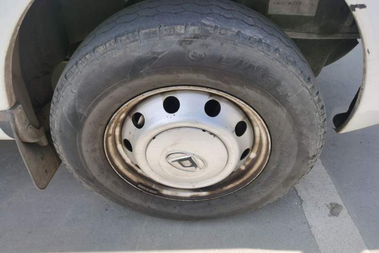 Used SAIC MAXUS Xintu V80 2021 2.0T Manual Classic Aoyuntong Short Wheelbase Mid-Roof 5/6-Seater Right Front Wheel Hub