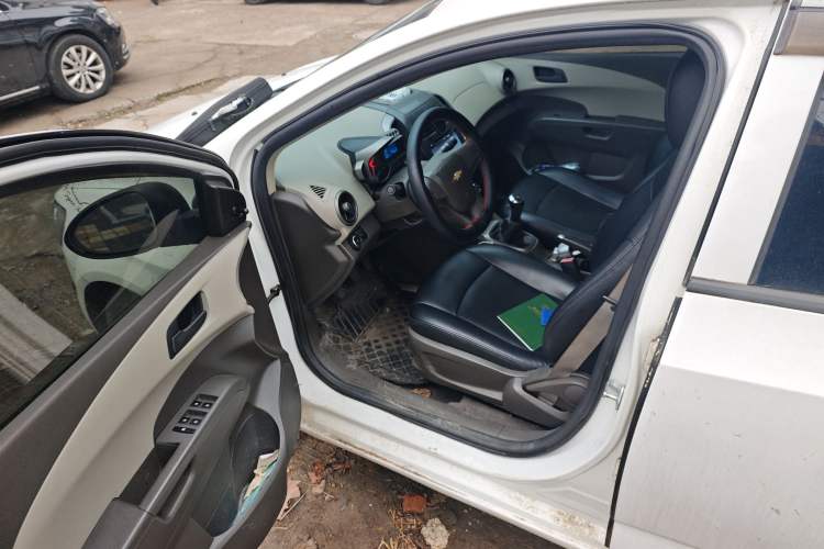 Used Chevrolet Aveo Sonic 2011 Sedan 1.4L MT SL