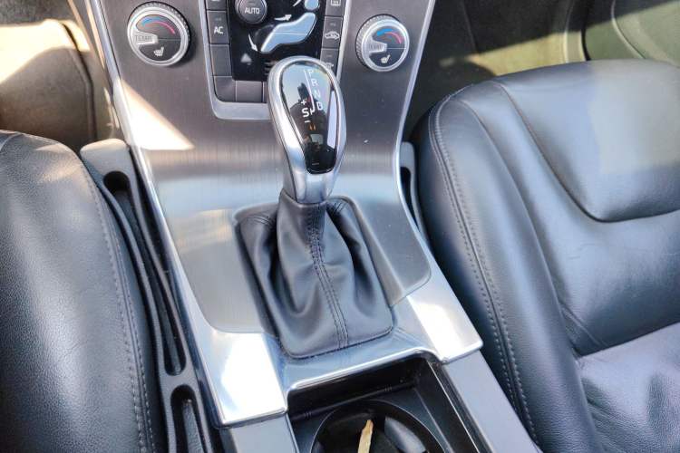 Used Volvo V60 2015 T5 Zhiyi Edition Gear Lever