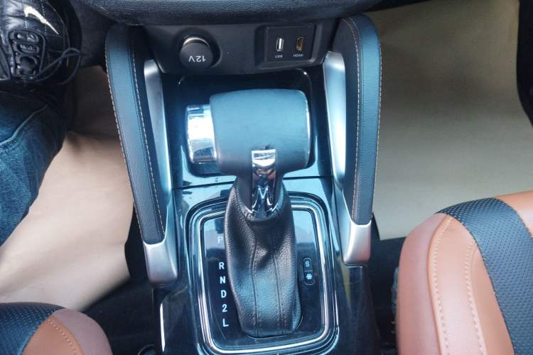 Used BAIC Senova X35 2016 1.5L Automatic Luxury Edition Gear Lever