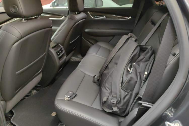 Used Cadillac XT5 2022 2.0T Four-Wheel Drive Luxury Version (Hummingbird Edition) Left Rear Seat