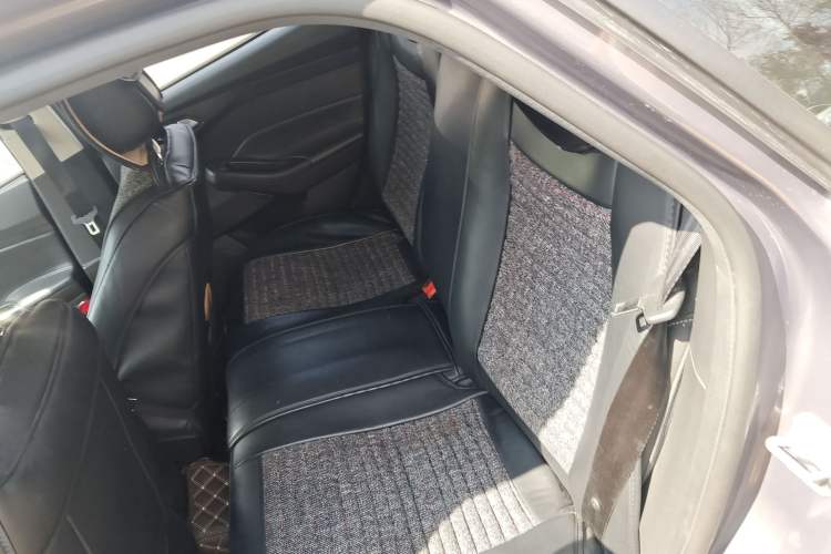 Used Ford Focus 2012 Sedan 1.6L Automatic Fashion Edition
