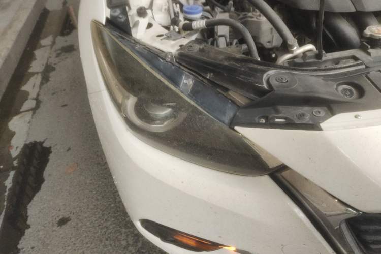 Used Mazda 3 Axela 2017 Sedan 1.5L Automatic Luxury Model China VI Standard Right Front Headlight