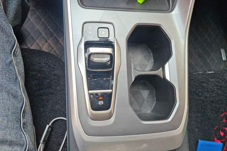 Used GAC Trumpchi GS3 2023 Yingsu 270T Jingqu Edition Gear Lever