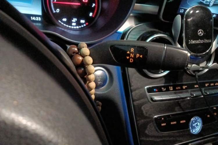 Used Mercedes-Benz C-Class 2015 Revised C 200 L Sport Edition Gear Lever
