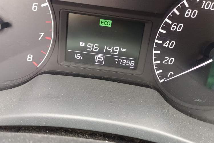 Used Nissan Sylphy 2014 1.6XV CVT Deluxe Edition Odometer Close Up